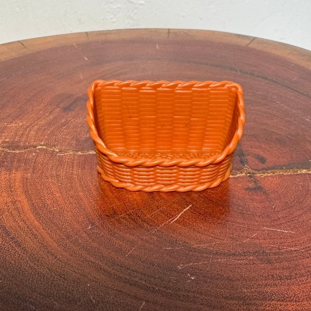 VTG Barbie Miniature Plastic Woven Wicker Style Basket Dollhouse Toy Accessory